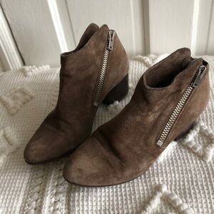 Vaneli Block Heel Side Zip Brown Suede Low Heel Ankle Boot Bootie Shoe Size 9.5